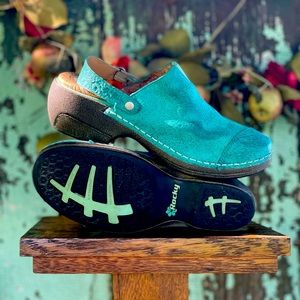 Rocky brand clogs Size 38 (fits like a size 7)